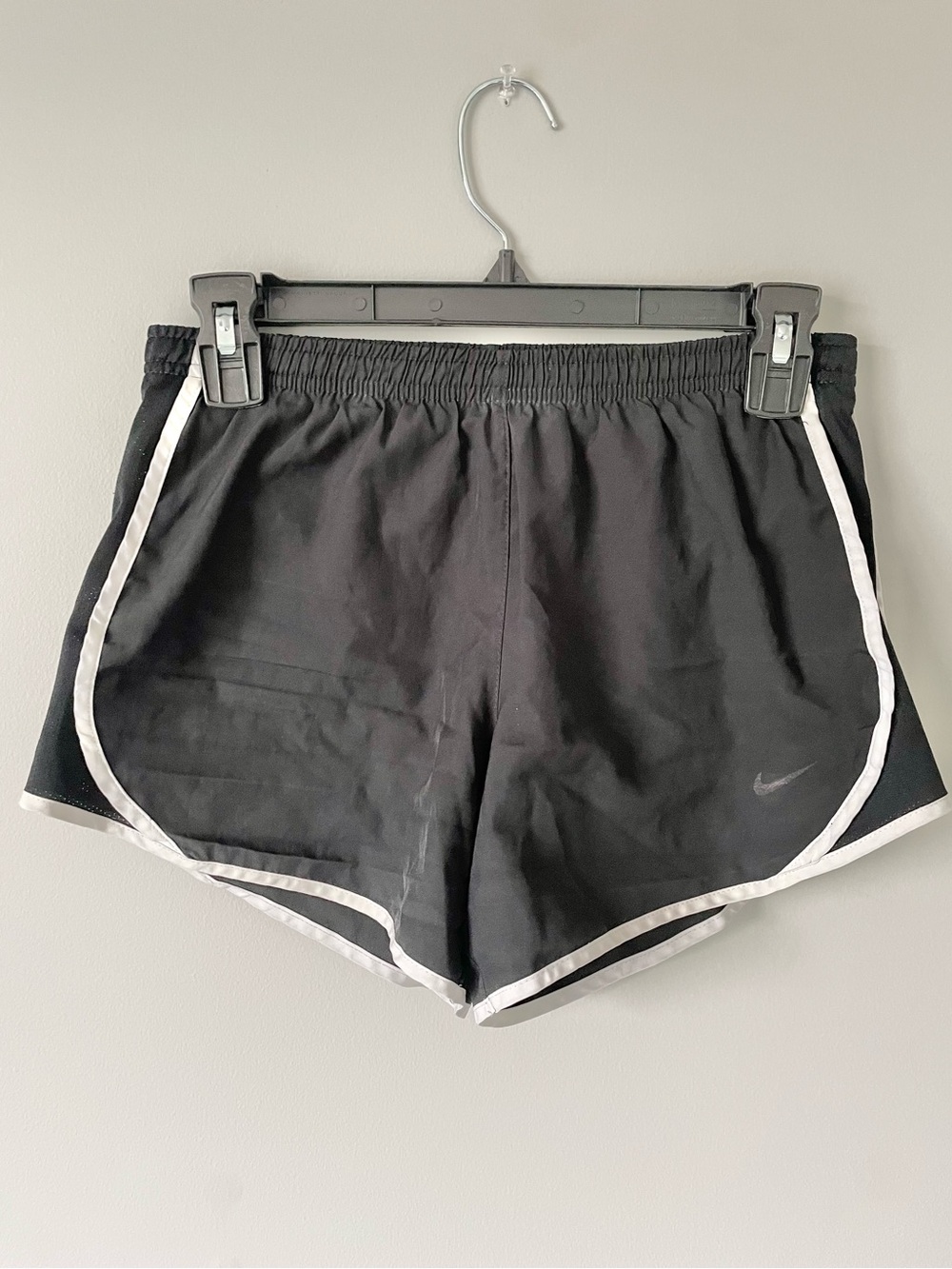 Nike Lined Running Shorts Athletic Gym Training Black White 4” inseam Women's L